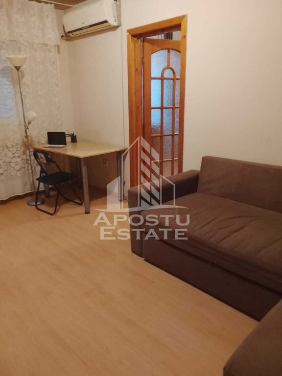 Apartment cu 2 camere, cu balcon, situat in zona Sagului