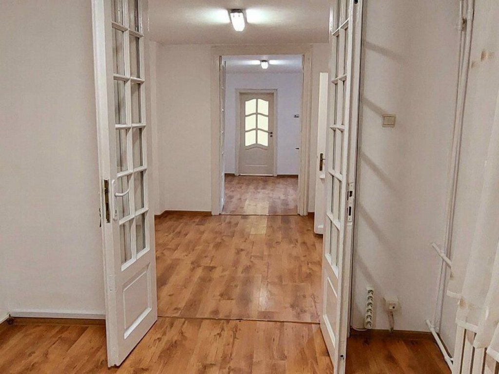 Vila P+1 zona Stefan cel Mare 130 mp utili + curte 50mp