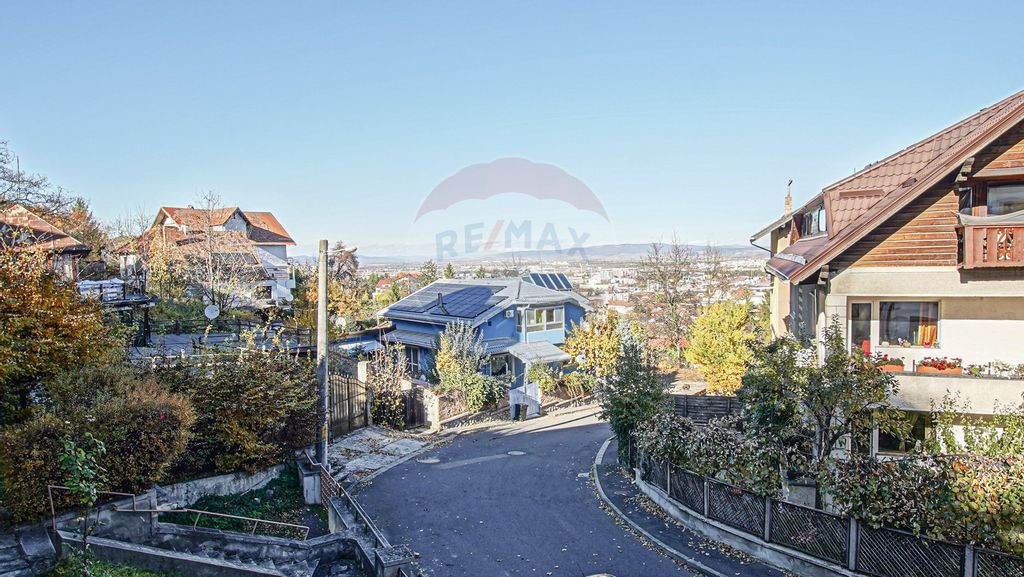 Duplex cu aer burghez, în vilă impunătoare pe Drumul P...