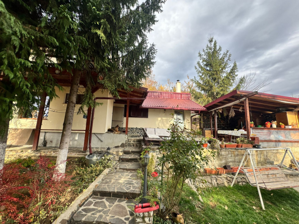 Casă modernă cu priveliște panoramică – ideală pentru