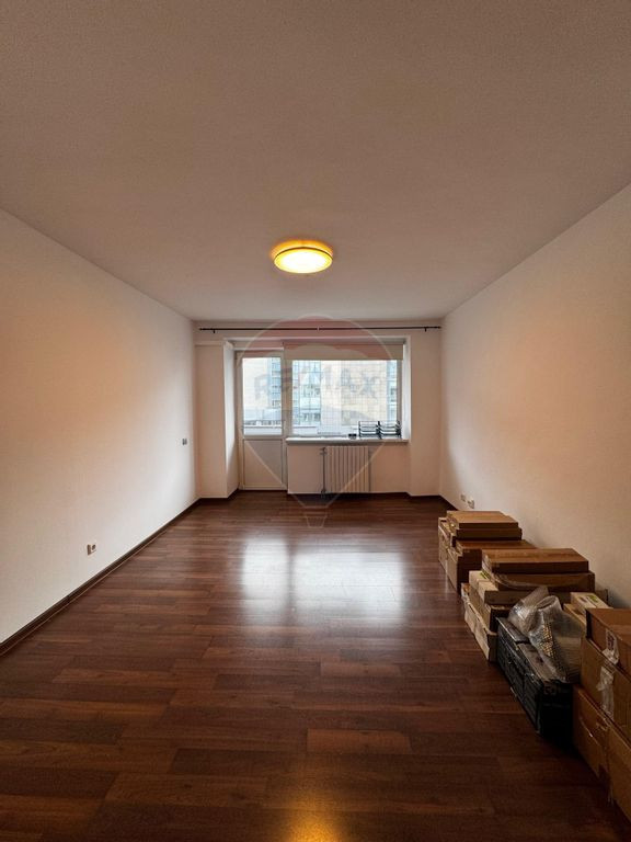 Apartament cu 4 camere/birou de închiriat Piata Victoriei