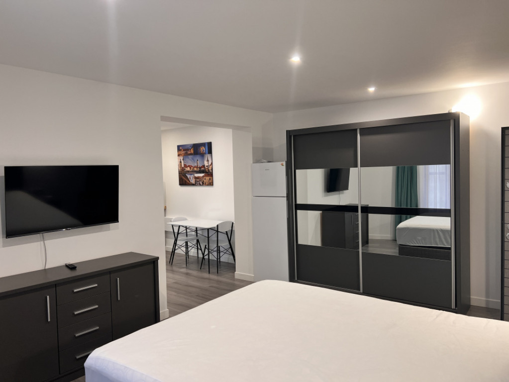 Garsoniera lux tip studio ultracentral aproape facultate Me