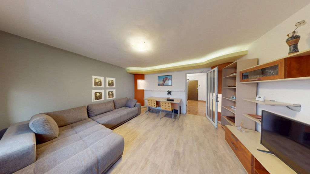 Apartament de 3 camere (Vedere Mixta )