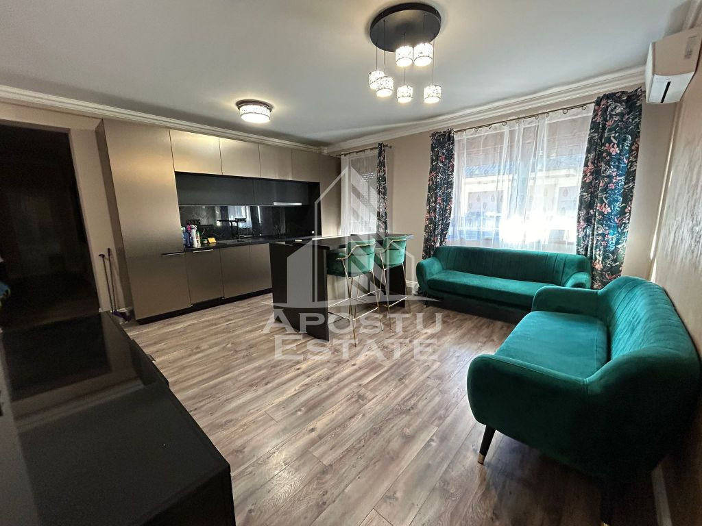 Apartament 3 camere, centrala proprie, 2 locuri de parcar...