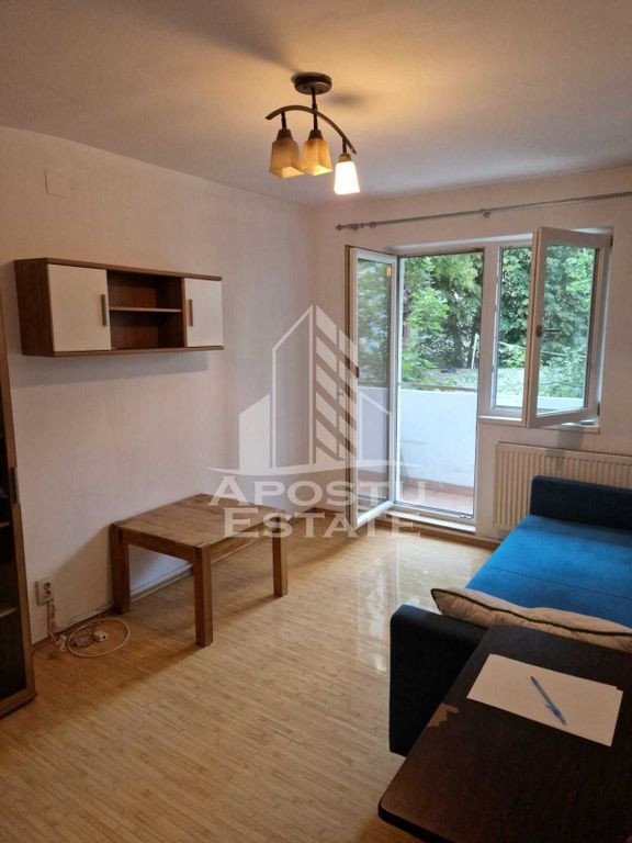 Apartament 3 camere, etajul 1, zona Spitalul Judeten