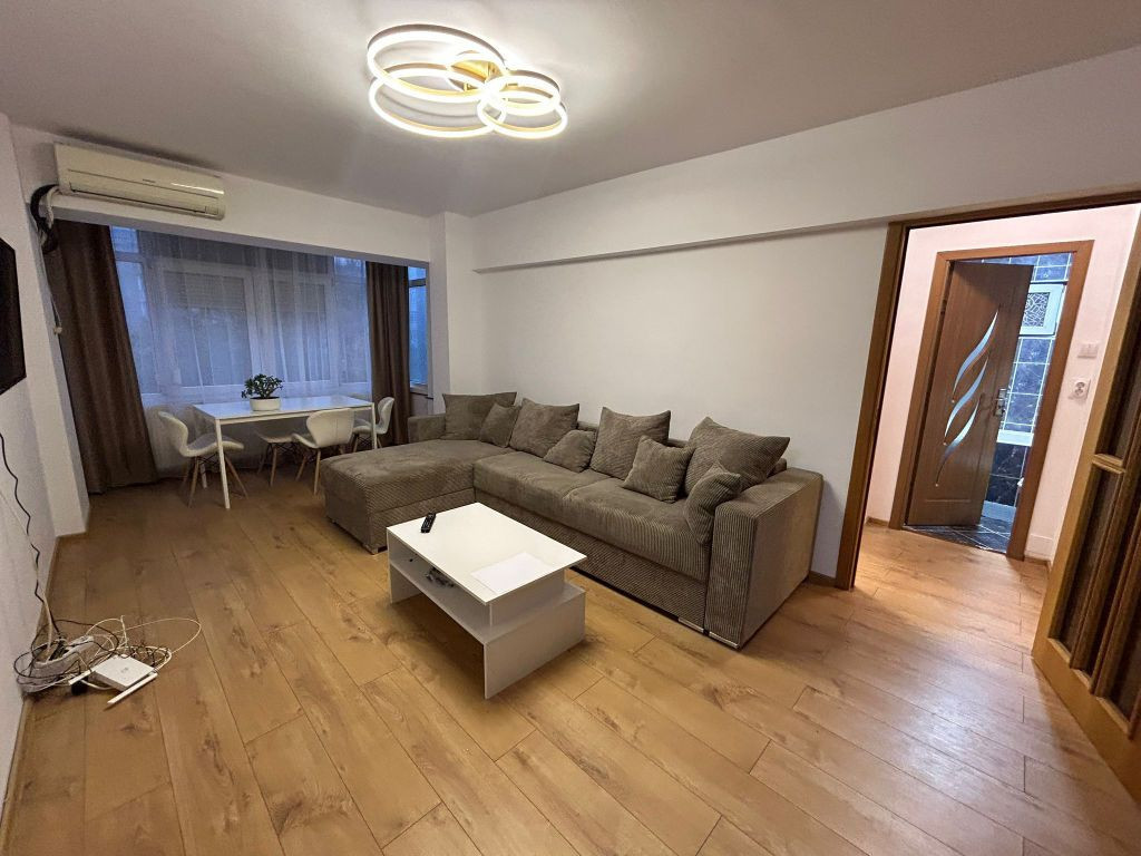 3 Camere Aviatiei/ Nicolae Caramfil