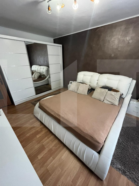 Apartament cu 4 camere, 80 mp, zona Sagului