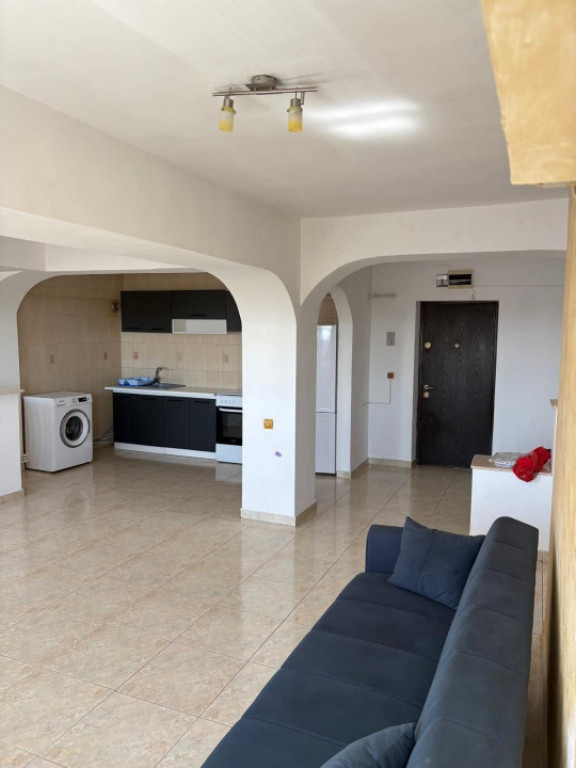 Apartament situat in zona FAR