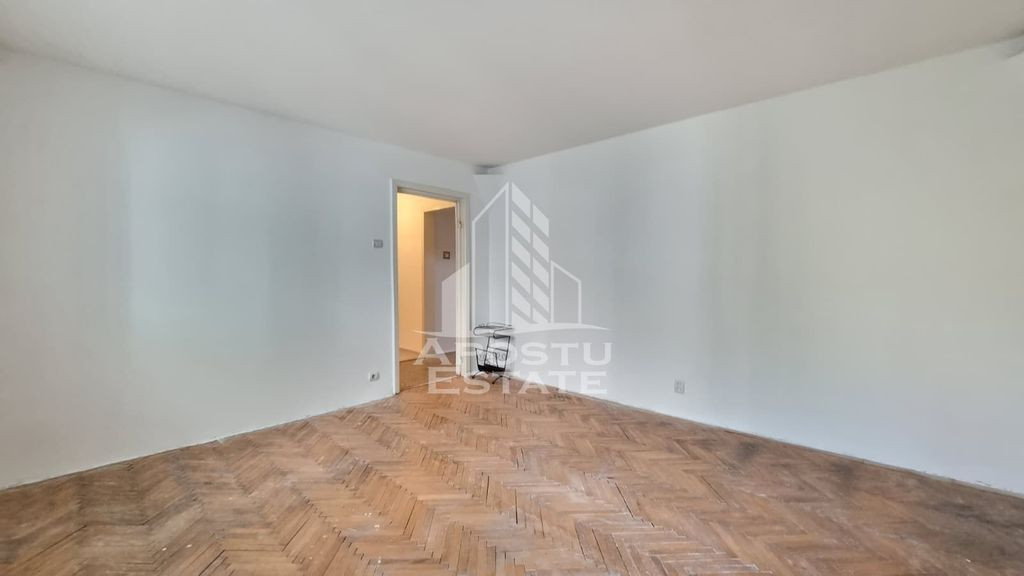 Apartament cu 3 camere, 2 bai, 2 balcoane, zona Calea Ara...