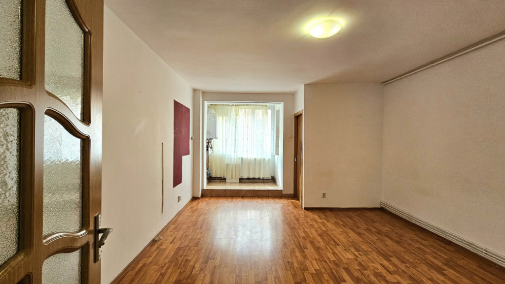 Garsoniera Etaj 1 - 500 M Lacul Noua