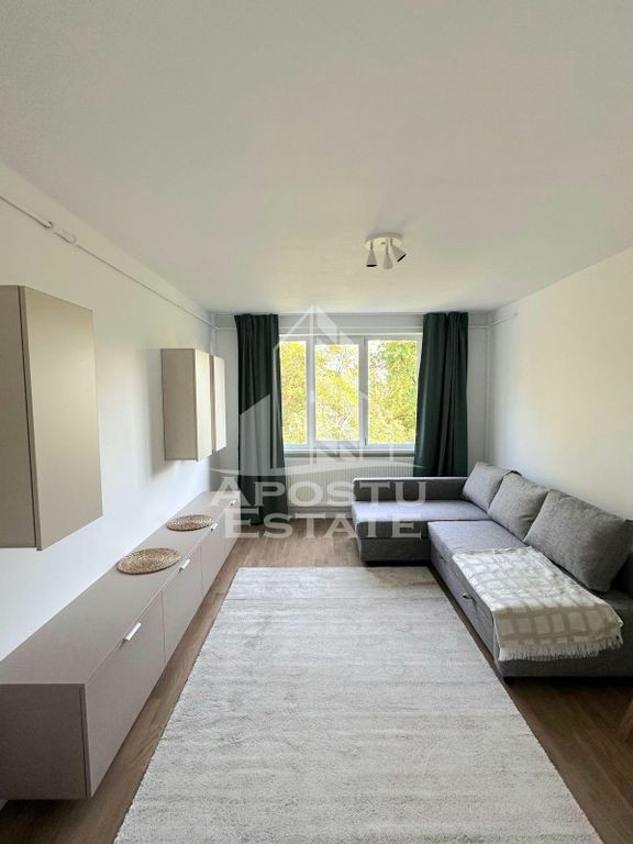 Apartament cu 3 camere, renovat, decomandat, zona Tipogra...