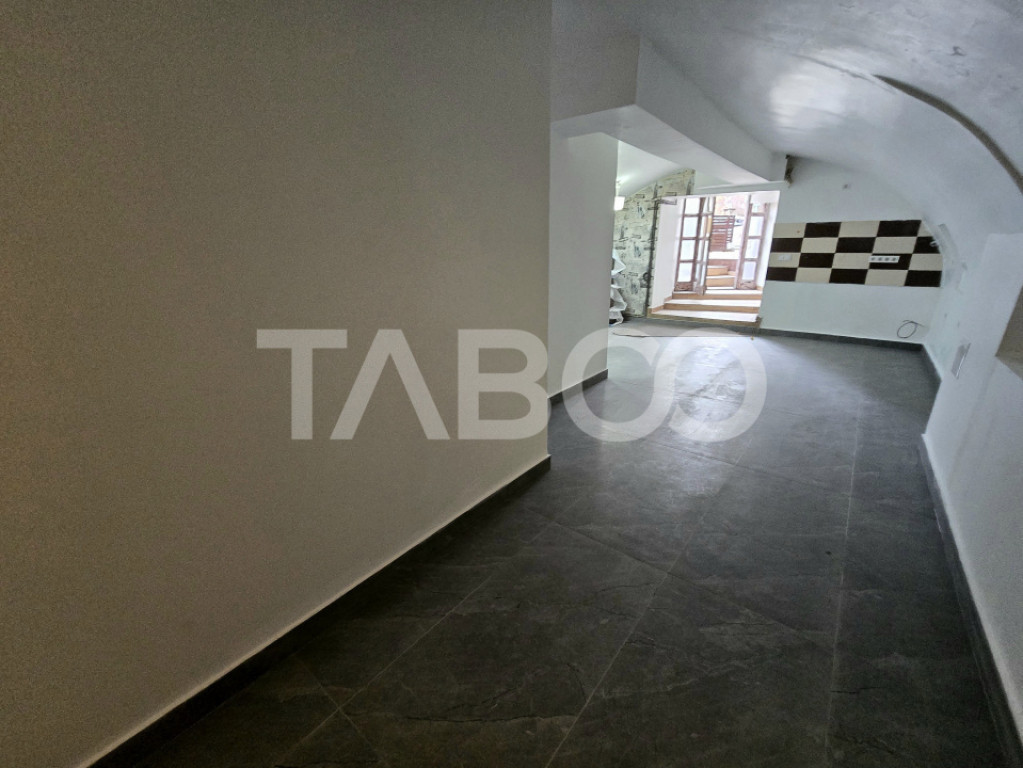 Spatiu comercial de vanzare 55 mp curte parcare zona Central