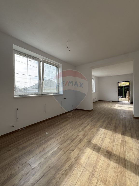 Casă complet renovată la interior în cartierul Vitrometan