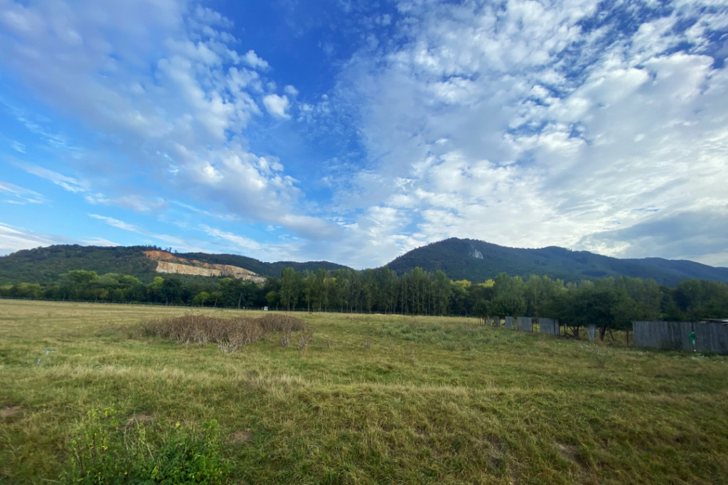 Teren intravilan 13 820 mp, cu acces pe un drum asfaltat, re