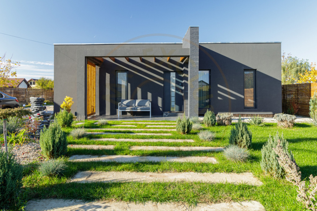 Casă superbă pe parter cu piscină, foișor și 1.000 mp t