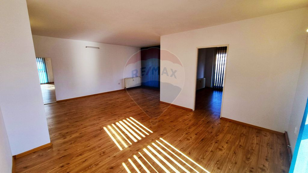 Spațiu de birouri luminos, 48 mp, în zonă centrală