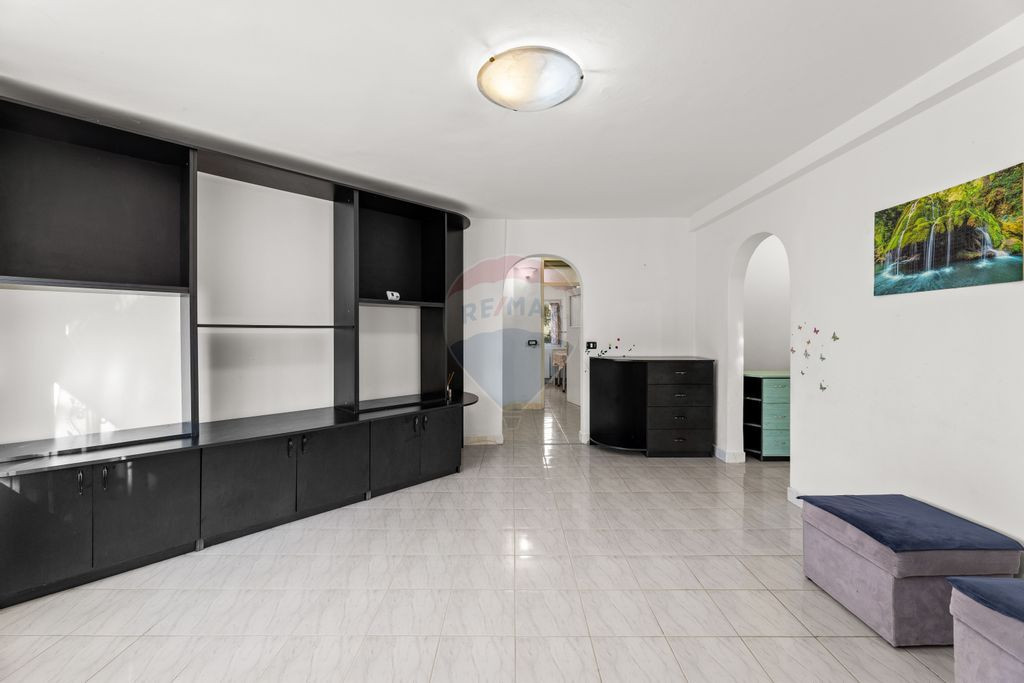 Apartament cu 3 camere de închiriat în zona Malul Mures...