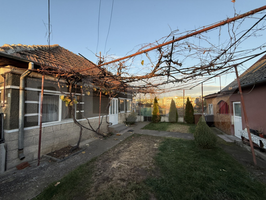 Teren 875 mp în Sânnicoara + casă veche demolabilă – l