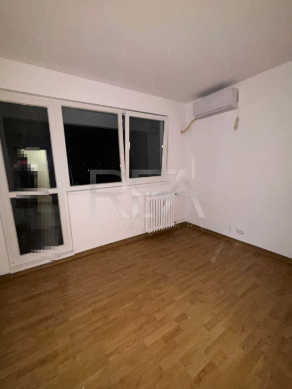 2 Camere, circular, 3/10, bloc Z, zonă foarte verde, met...