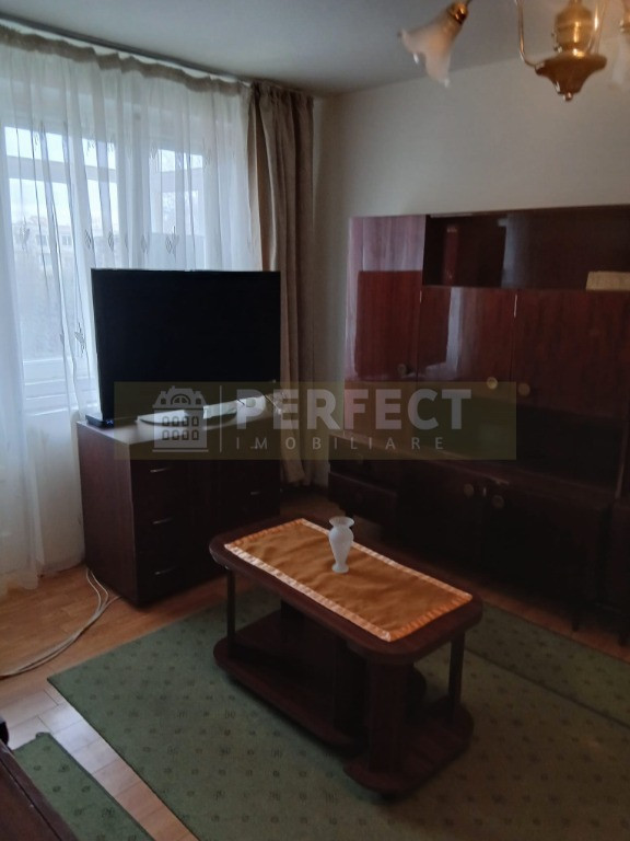 Ap.3 camere semidecomandat str.Cibinului-NORD 63000 euro