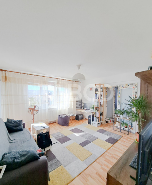 De vanzare apartament cu 2 camere cartierul Plopilor langa B