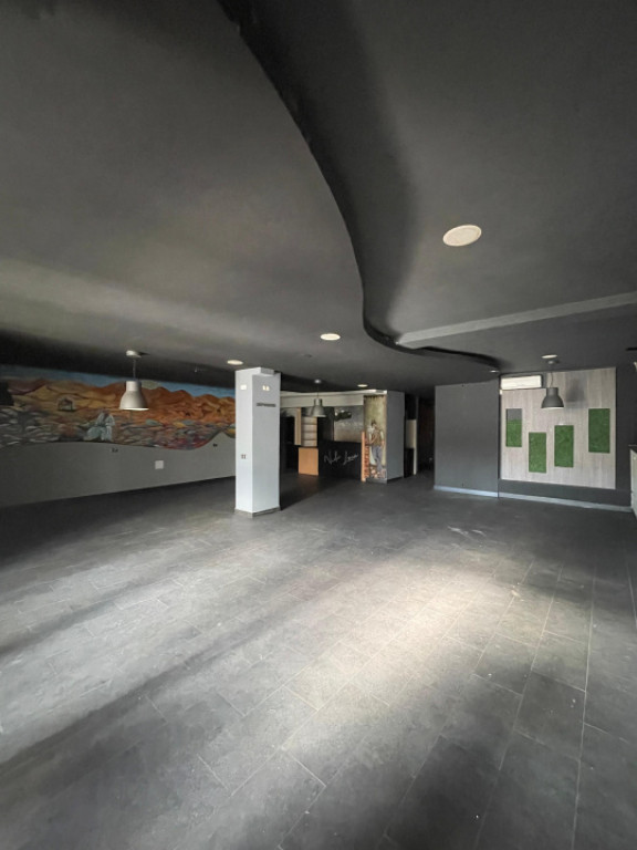 Spațiu comercial, 142 mp + terasă 40 mp, zona Central