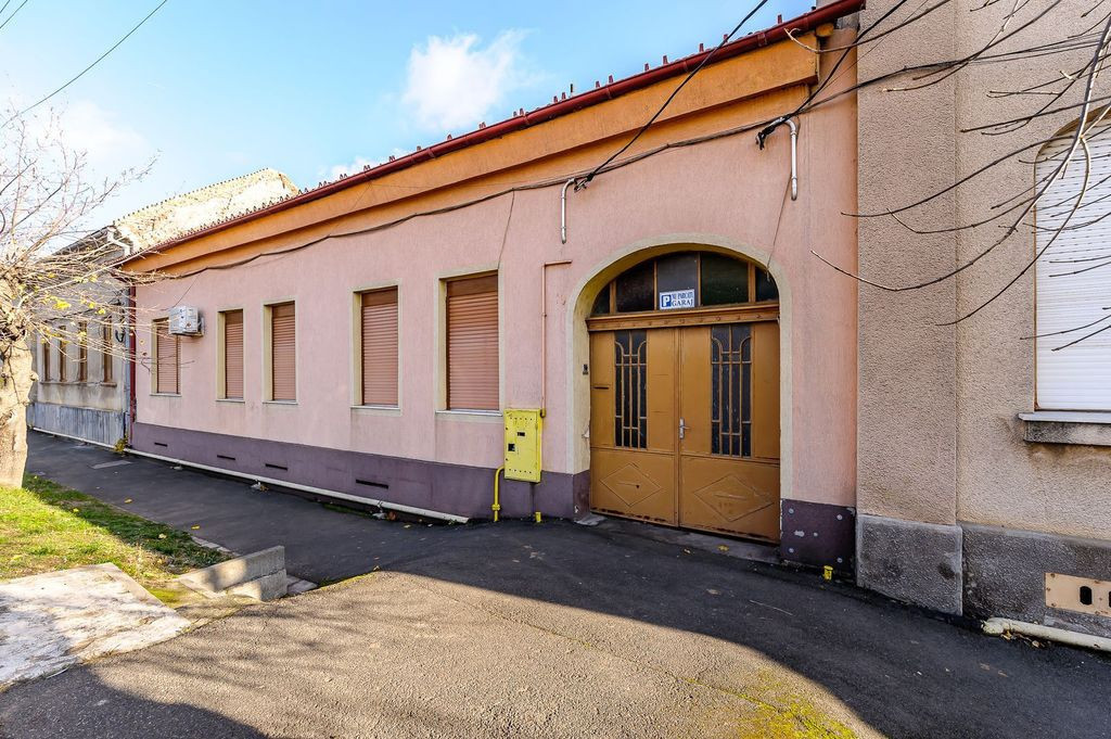 Locuință spațioasă cu grădină mare în Aradul Nou, ...