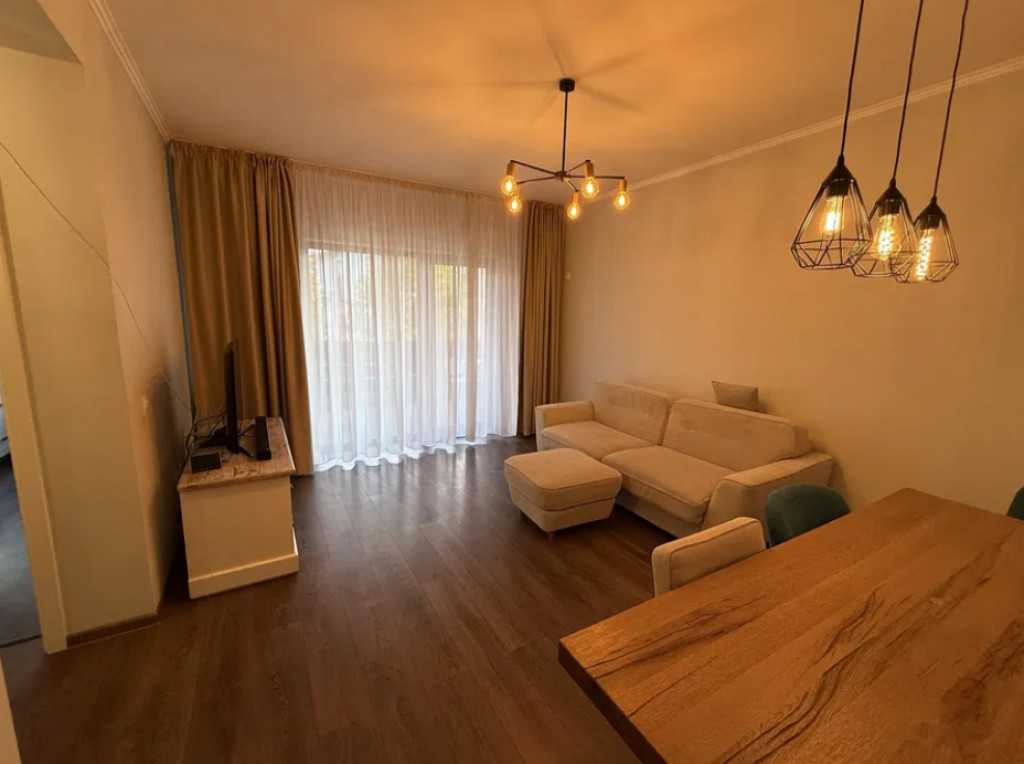 Apartament 2 camere, decomandat - zona Sanpetru