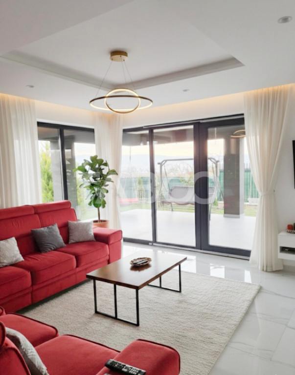 De vanzare casa individuala la cheie cu garaj si terasa cu p