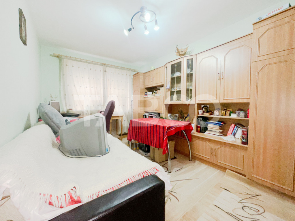 De vanzare apartament cu 4 camere decomandate cartierul Mana