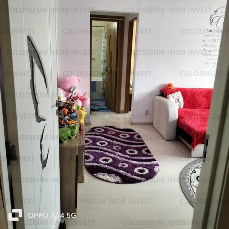 Apartament 2 camere,semidecomandat - zona Noua