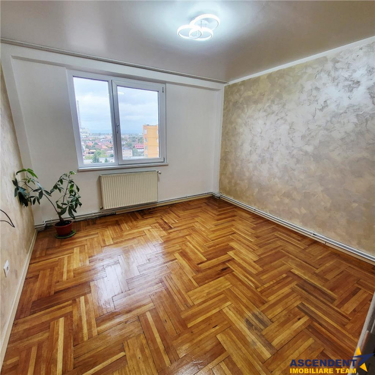 Apartament 3 camere,decomandat, renovat, suprafata generoasa