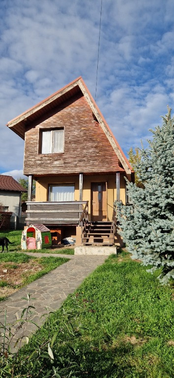 Casă P+M 2011,50mp utili,curte 774mp zonă liniștită,priveliște,Baita
