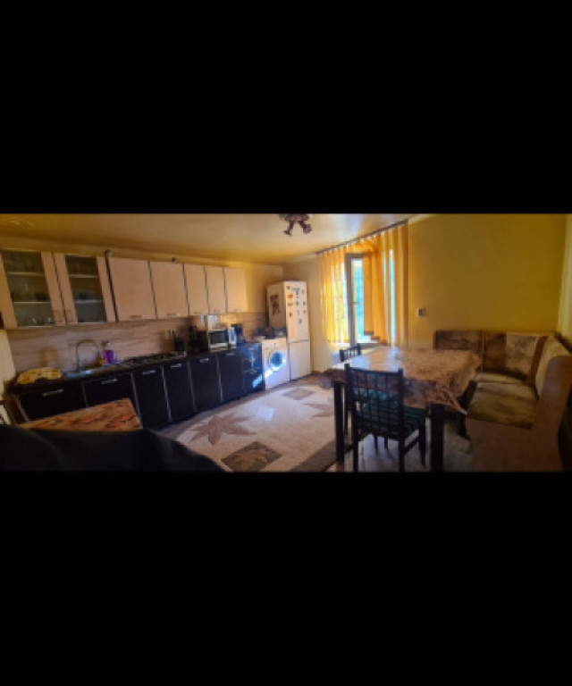 Casa cărămidă în UROI schimb cu apartament 3-4 camere î