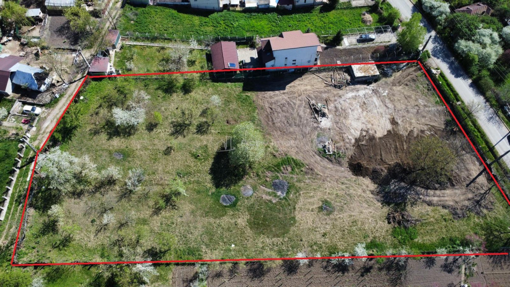 Teren parcelabil, in zona curata si linistita, la 10 minute