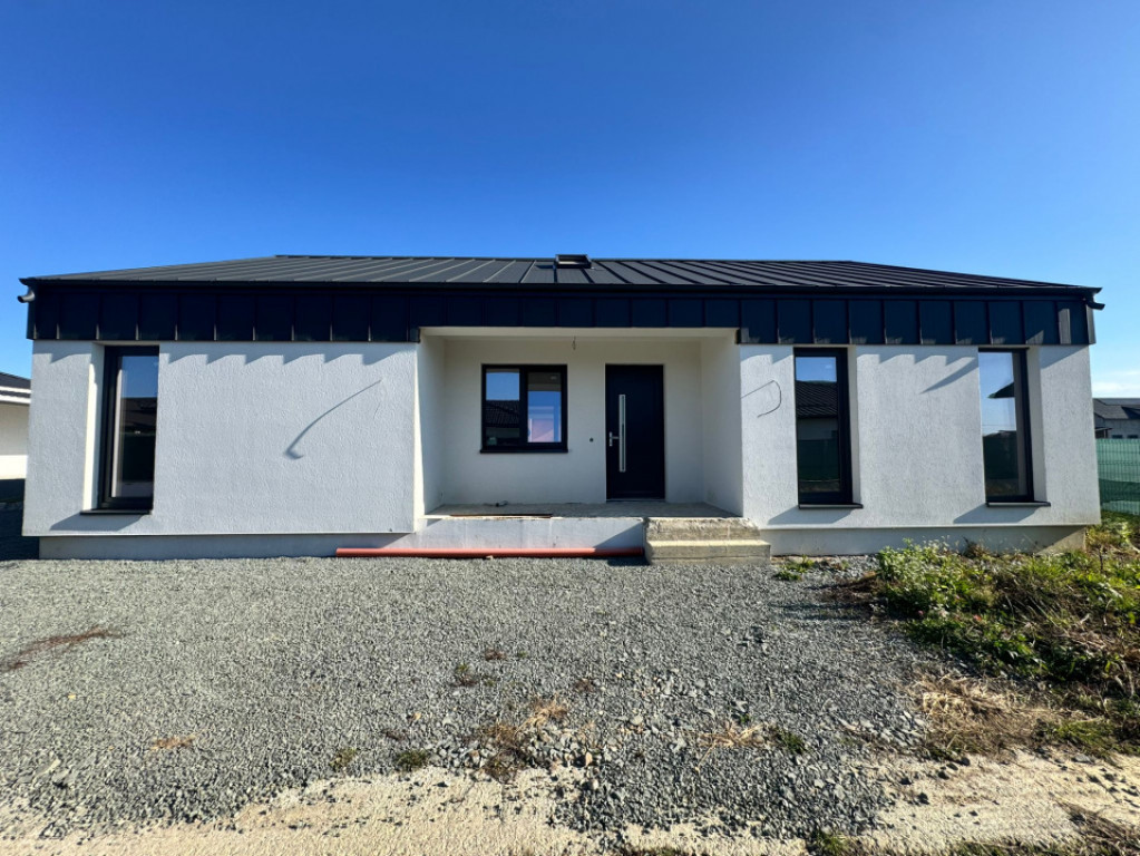 Casă nouă, semifinisata – aproape de oraș!