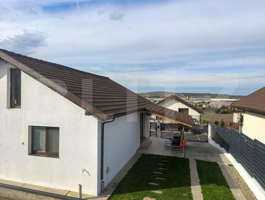 Casă individuală pe un nivel, cu garaj, zona Sannicoara