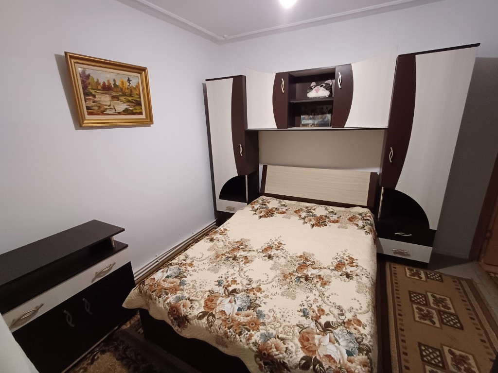 Inchiriez garsoniera in Galata 2. Pretul include toate utilitatile.