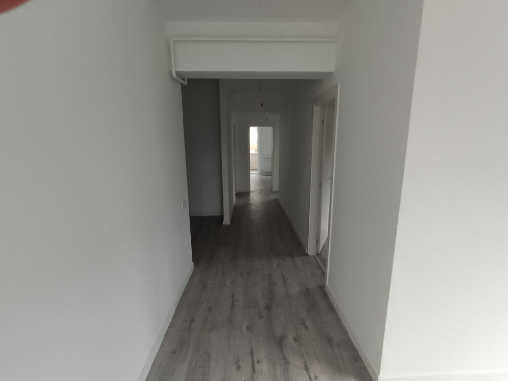APARTAMENT 3 CAMERE, DECOMANDAT,ETAJUL 1, BLOC CU DOUA LIFT
