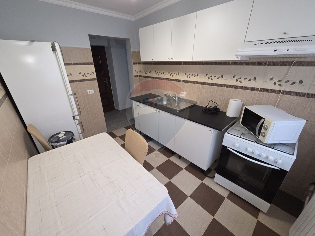 Apartament cu 2 camere de închiriat în zona Bahne