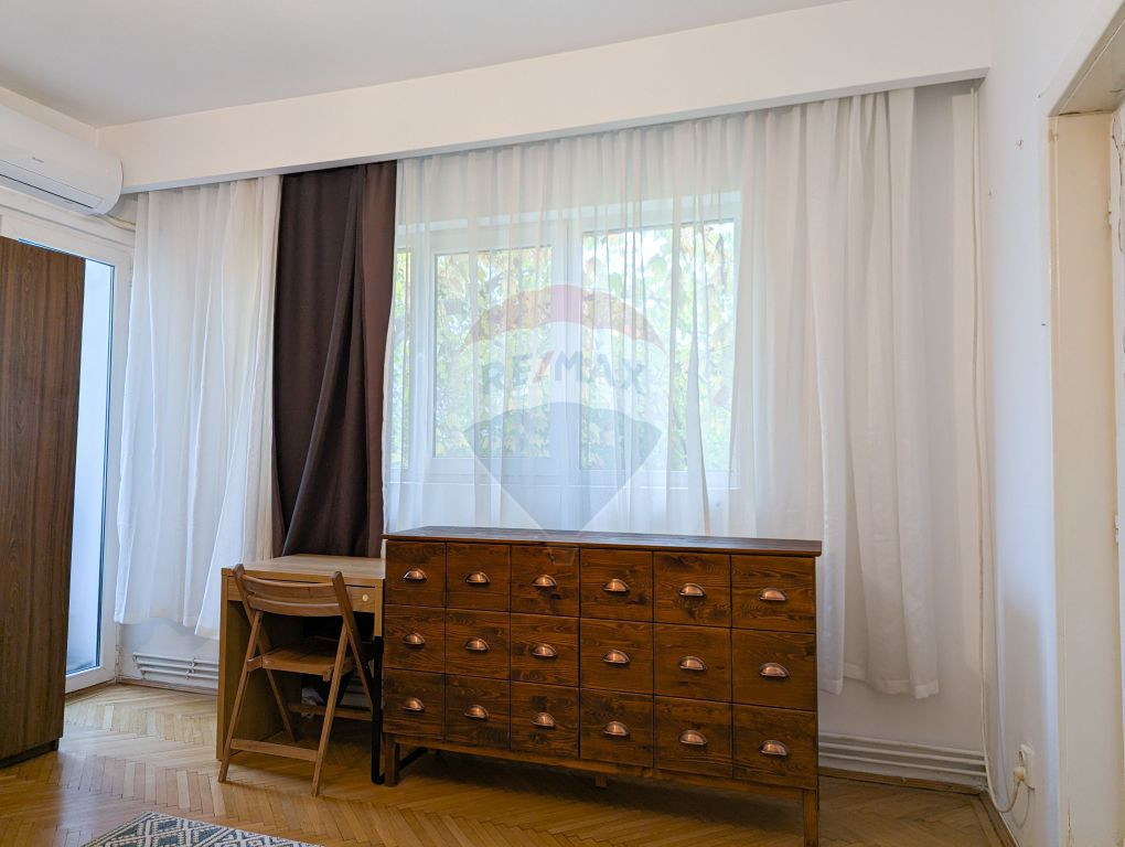 Apartament spatios cu centrala proprie de inchiriat in zo...