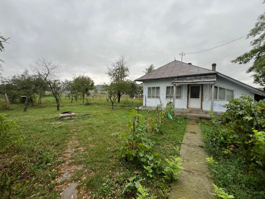 Erbiceni Podu Iloaiei teren 1300 mp utilitati Intravilan