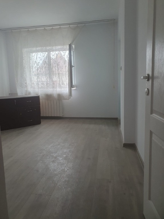 Garsoniera zona Capat 1, etaj 2, decomandat