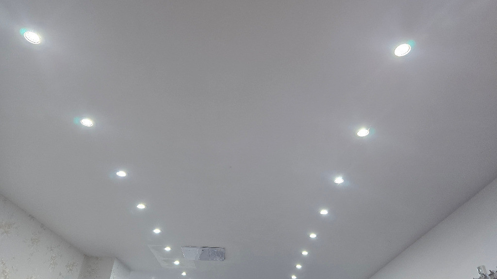 Vand spatiu comercial in Deva, zona 1 Decembrie (Ultracentral),