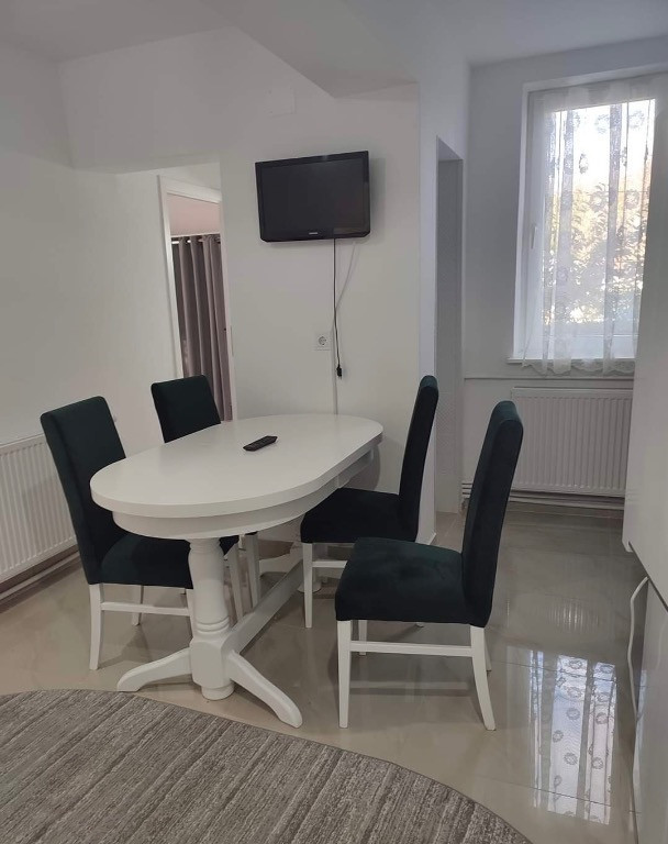 Caut coleg de apartament 3 camere Târgu Neamț Colegiul Ștefan cel Mare