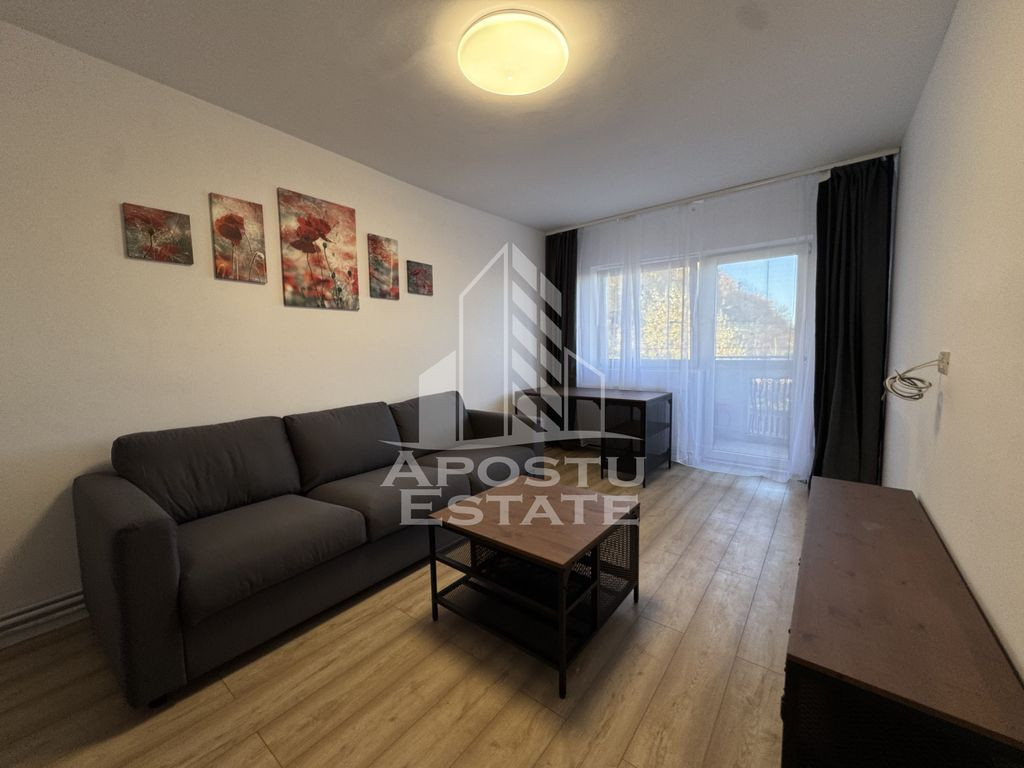 Apartament 4 camere , zona complex , centrala proprie