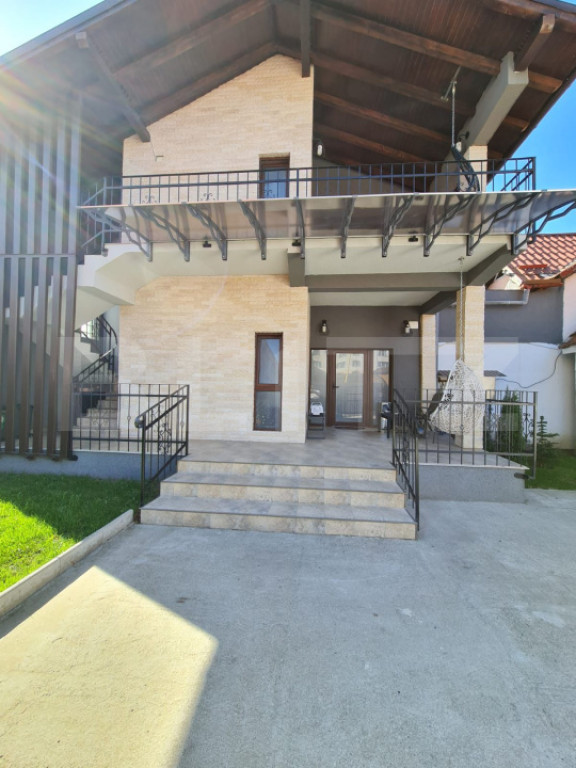 Vilă individuala cu 6 camere, zona Florilor