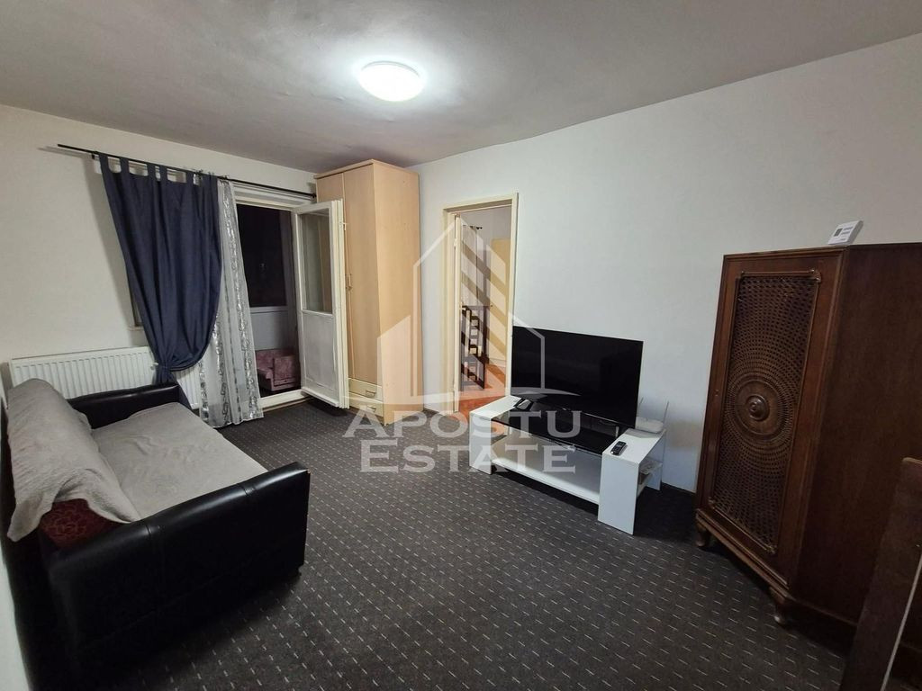 Apartament cu 3 camere, etaj intermediar, centrala propri...