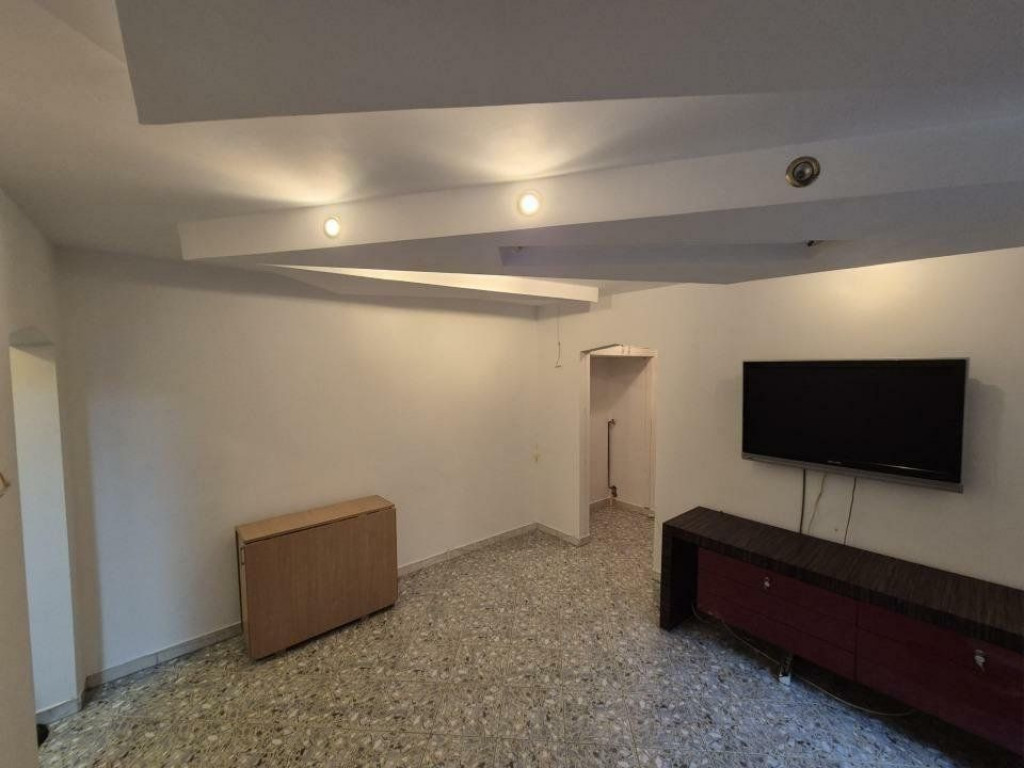 Apartament 3 camere etajul 2 - Sector 4 - Bd. C-tin Branc...