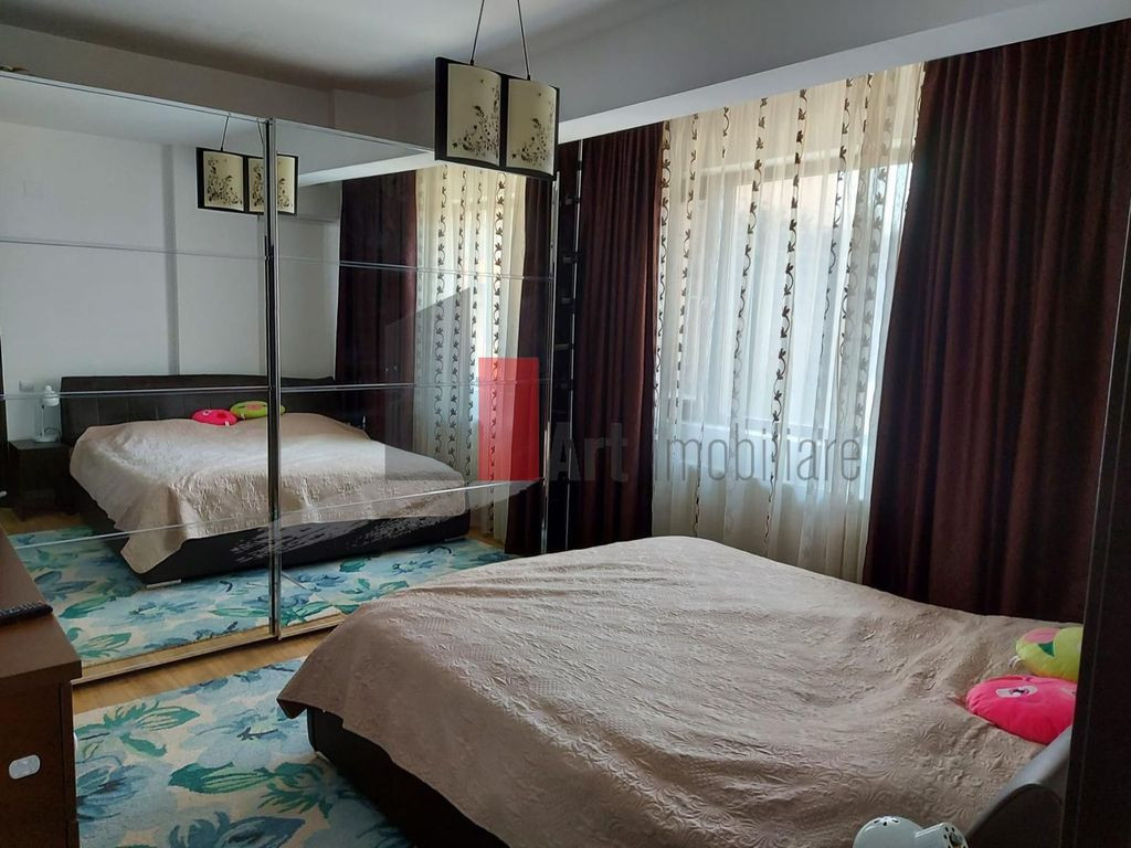 Inchiriere apartament 3 camere in complex Apusului Residence